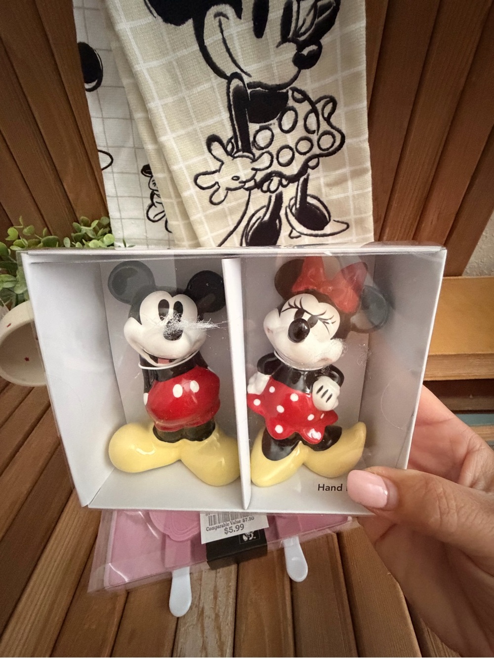 Disney Minnie’s Kitchen Set:Salt Pepper Shakers, Bowl, Popsicle Mold, Towels NWT - Picture 4 of 7